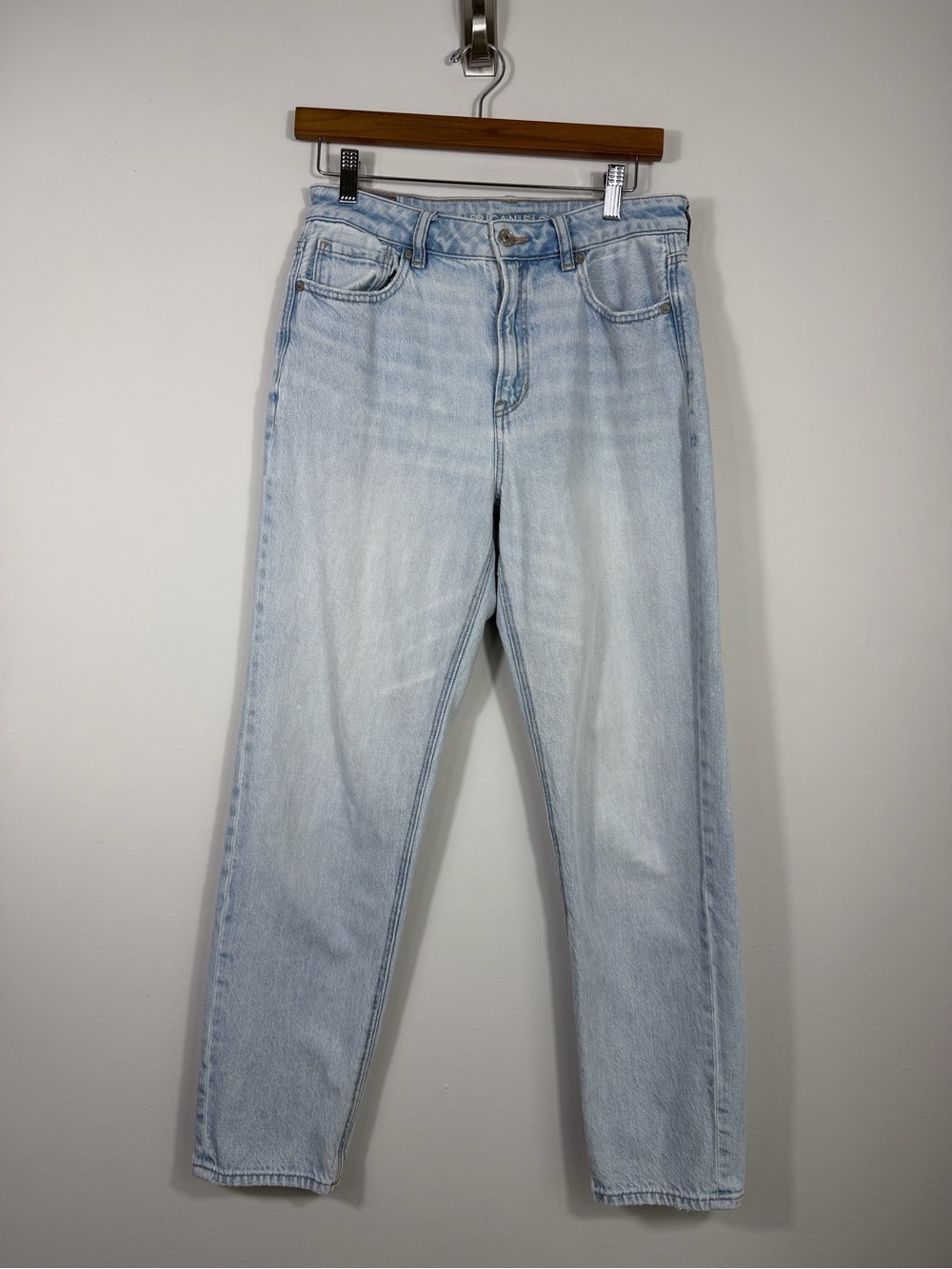 American Eagle Mom Jeans Size 6 Light Wash High Rise Straight Leg Denim